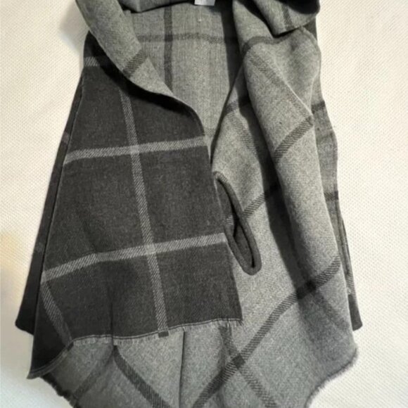 NWT, J. Crew, women’s One Size, plaid wool cape wrap with arm holes. - Picture 2 of 5